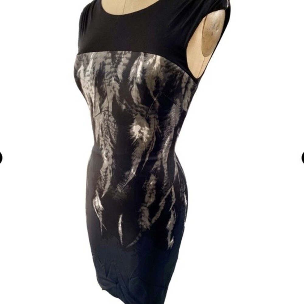 Karen Millen Abstract Feather Print Fitted Blk White Grey Midi Dress SZ 4 BK Zip